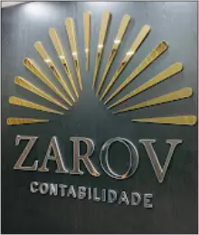 Aplicação de logotipo em parede