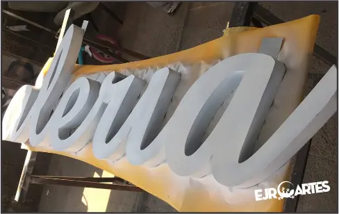 Letra caixa produzida pela EJR Artes